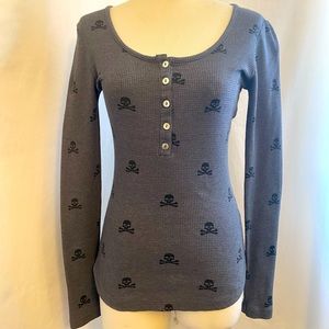 GRAY SAKS FIFTH AVENUE Long Sleeve Skull Top